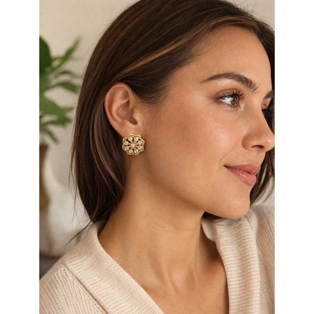 Earrings Gold Tone Rhinestone Flower Stud Sparkling Bridal Retro Vintage 1462